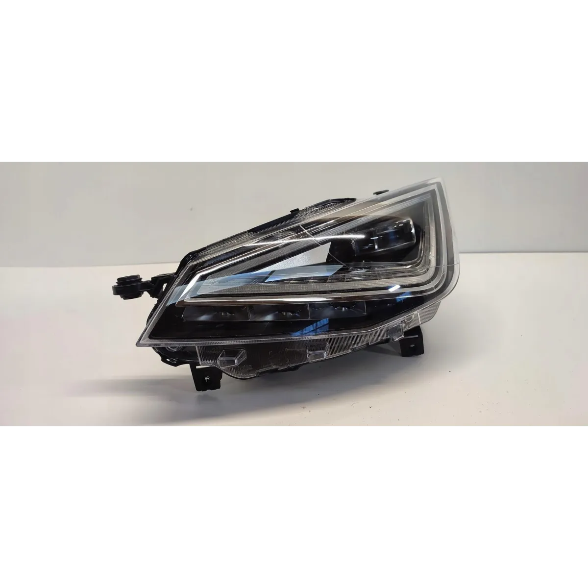 SEAT ARONA LAMPA LEWY PRZÓD ANGLIK RHD 6F2941007G