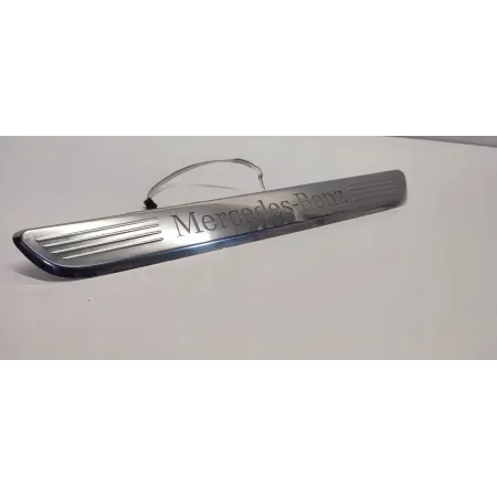 MERCEDES W205 LISTWA PROGOWA PRAWY PRZÓD A2056800735