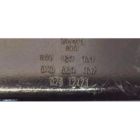 AUDI A3 8Y WSPORNIK BŁOTNIKA LEWY PRZÓD 8Y0821137