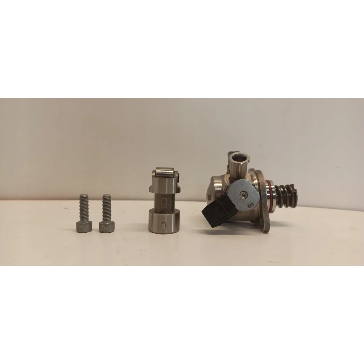 VOLVO XC40 POMPA PALIWA 32363034