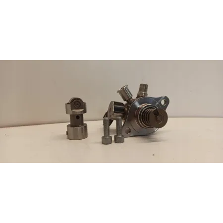 VOLVO XC40 POMPA PALIWA 32363034