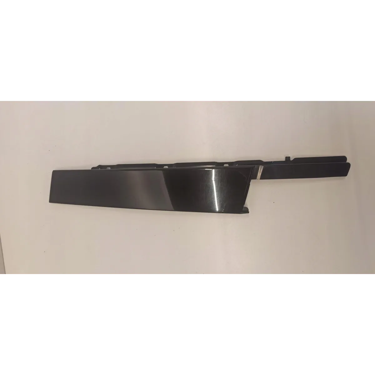 AUDI Q3 83A LISTWA DRZWI PRAWY PRZÓD 83F837902