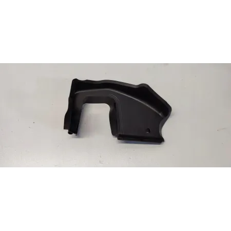 AUDI A5 8W OSŁONA ZAWIASU KLAPY PRAWY TYŁ 8W8827280