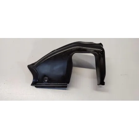 AUDI A5 8W OSŁONA ZAWIASU KLAPY PRAWY TYŁ 8W8827280