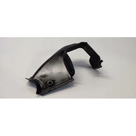 AUDI A5 8W OSŁONA ZAWIASU KLAPY PRAWY TYŁ 8W8827280