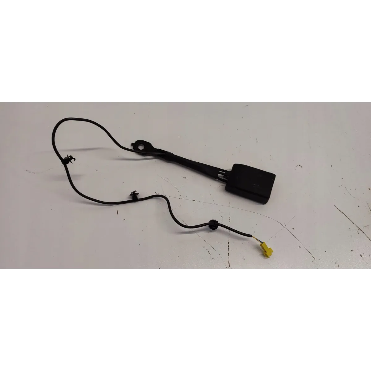 MERCEDES W247 ZAPINKA PASA PRZÓD A2478600169