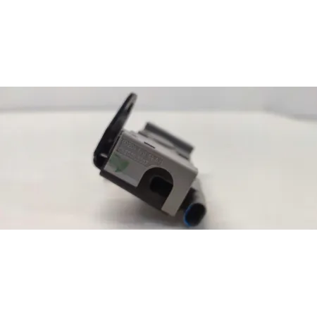 MERCEDES W205 ZAMEK MASKI A2048704458