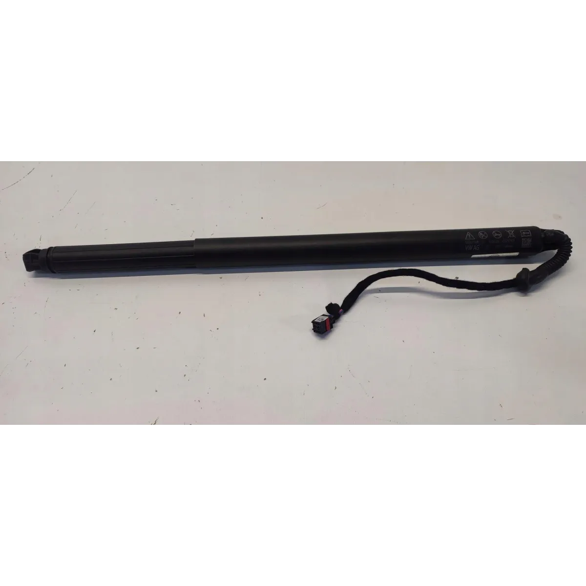 SKODA KODIAQ SIŁOWNIK KLAPY BAGAŻNIKA 565827851B