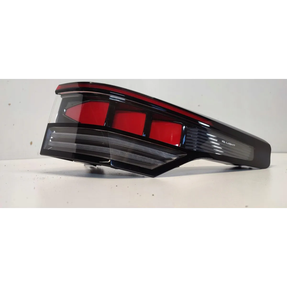 VW TAYRON LAMPA LEWY TYŁ 57L945208A