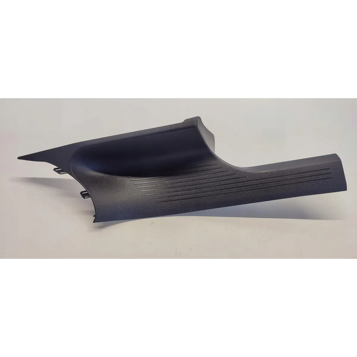 VW TAYRON OSŁONA PROGU PRAWY TYŁ 57H863736