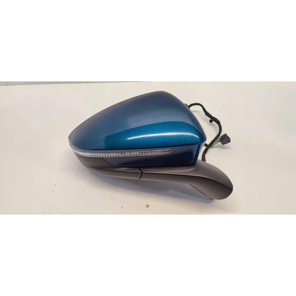 VW TAYRON LUSTERKO PRAWE 15PIN LP5J