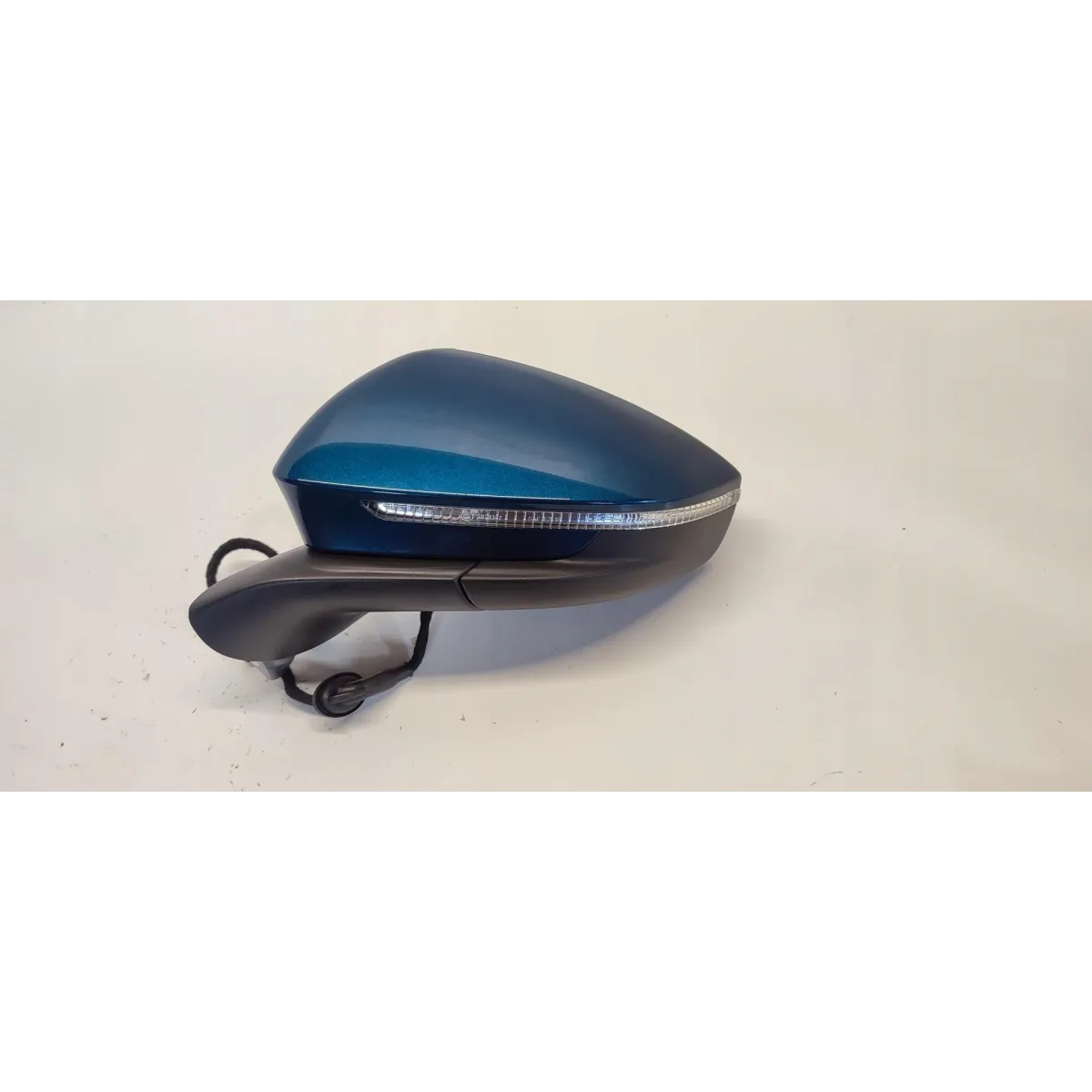 VW TAYRON LUSTREKO LEWE 15PIN LP5J