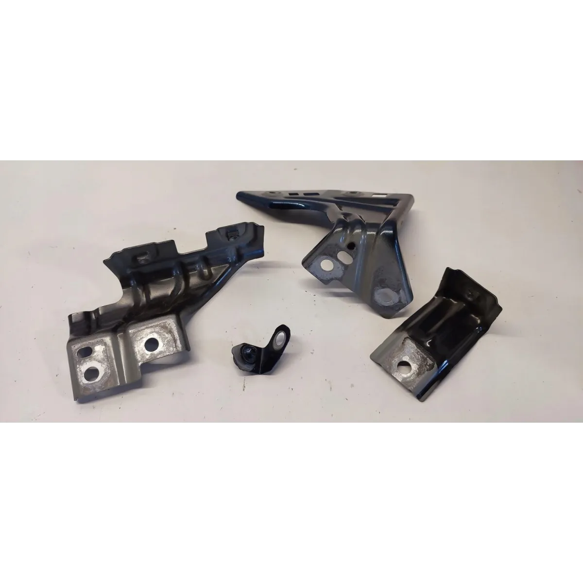 VW TAYRON MOCOWANIE BŁOTNIKA LEWE KOMPLET 57N821151 57N821135