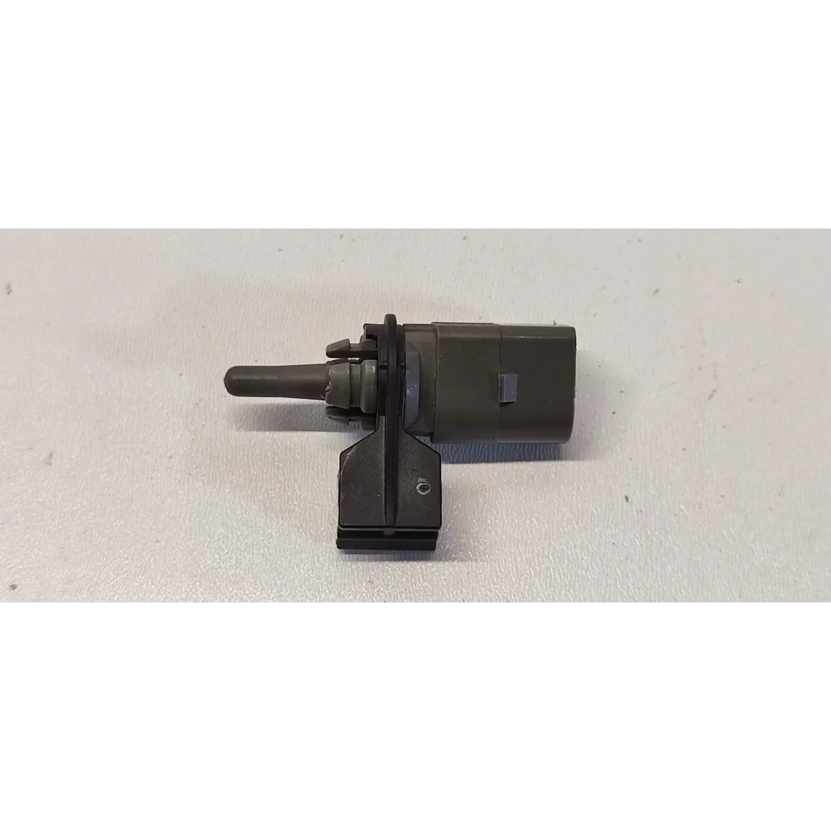 VW TAYRON TIGUAN III CZUJNIK TEMPERATURY ZEWNĘTRZNEJ 8Z0820535B