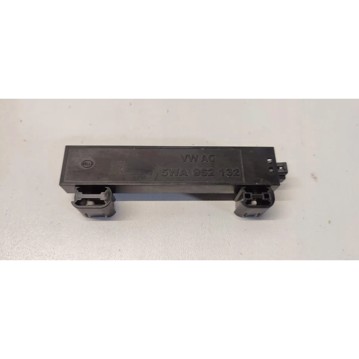 VW TAYRON WZMACNIACZ ANTENY 5WA962132