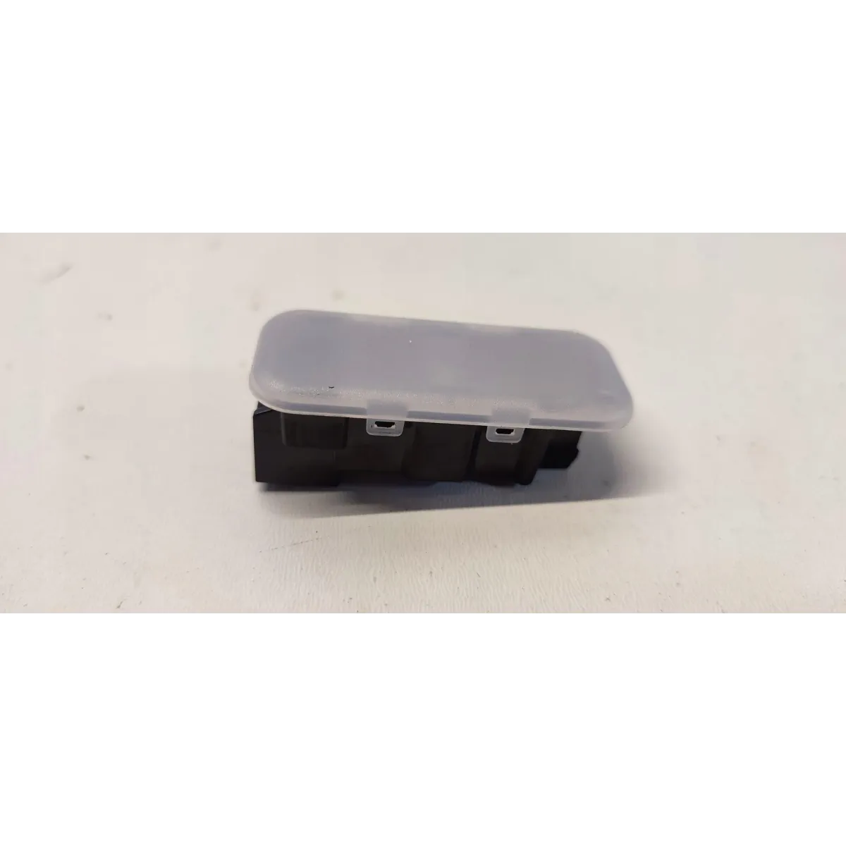 VW TAYRON LAMPKA KABINY 5H0947415G