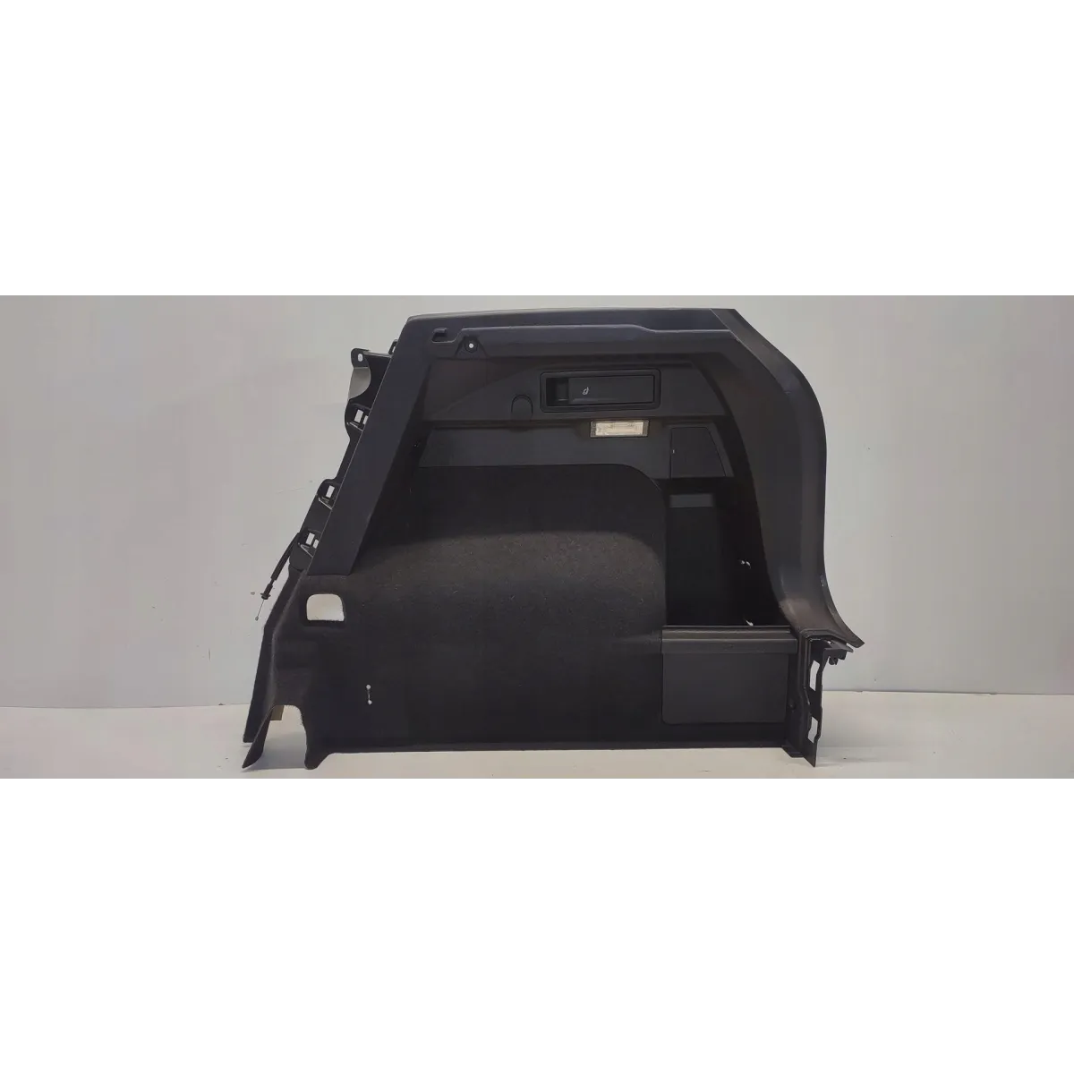 VW TIGUAN II BOCZEK BAGAŻNIKA PRAWY 5NA867428