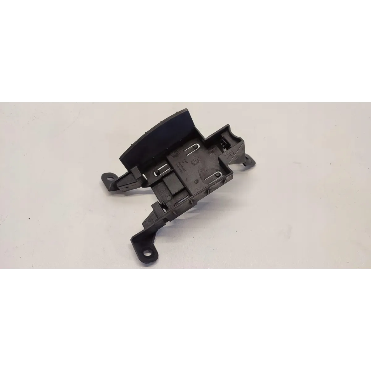 VW TIGUAN II MOCOWANIE UCHWYT PRAWY RADARU 5NA907456A