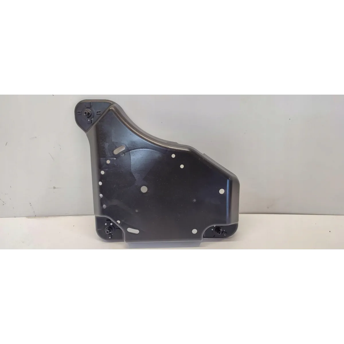 VW TIGUAN II OSŁONA ZBIORNIKA ADBLUE 5QF131331A