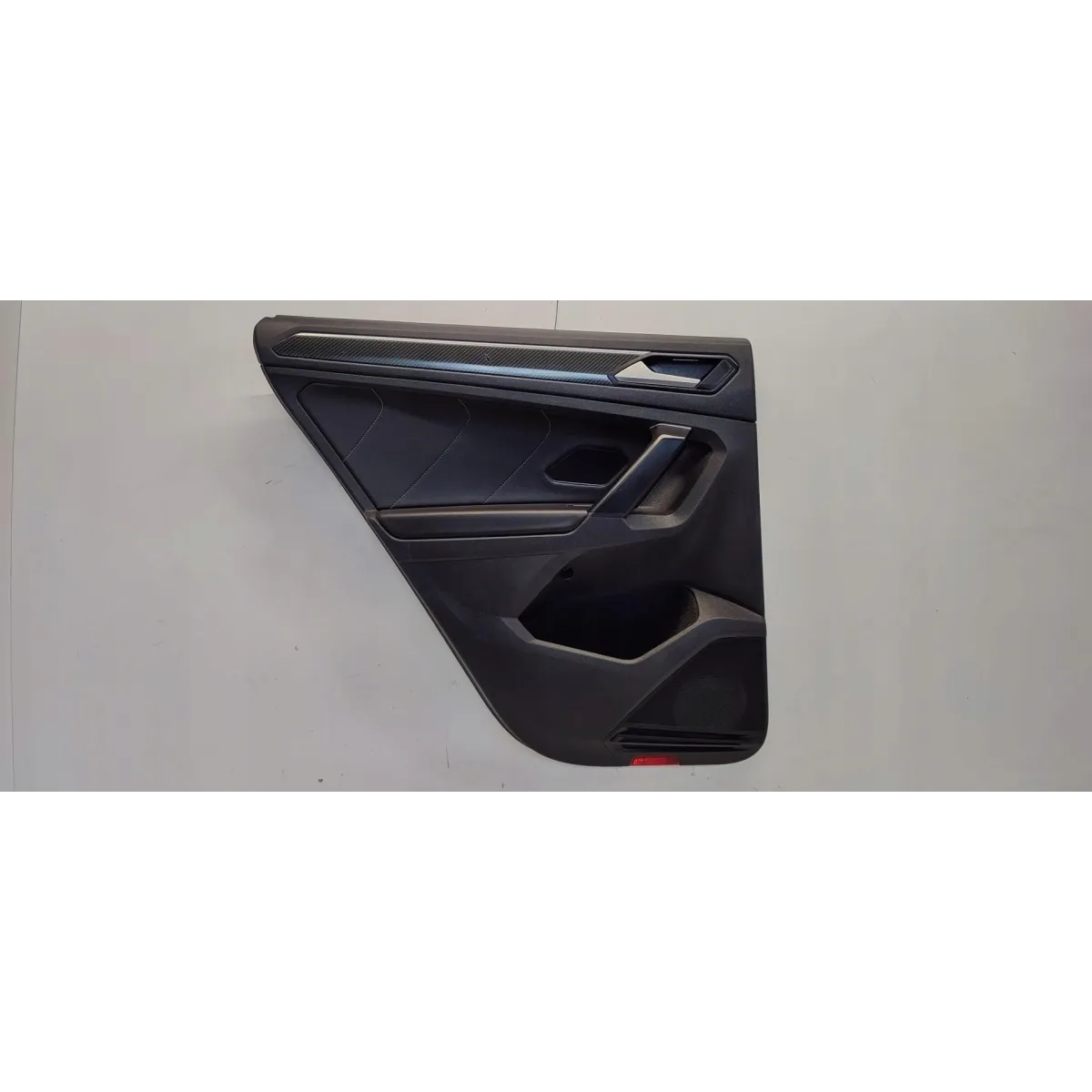VW TIGUAN II BOCZEK DRZWI LEWY TYŁ 5NA867211 T