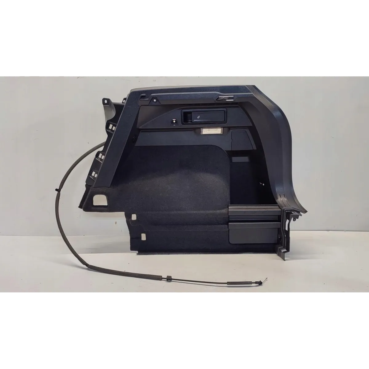 VW TIGUAN II BOCZEK BAGAŻNIKA PRAWY 5NA867428 BL