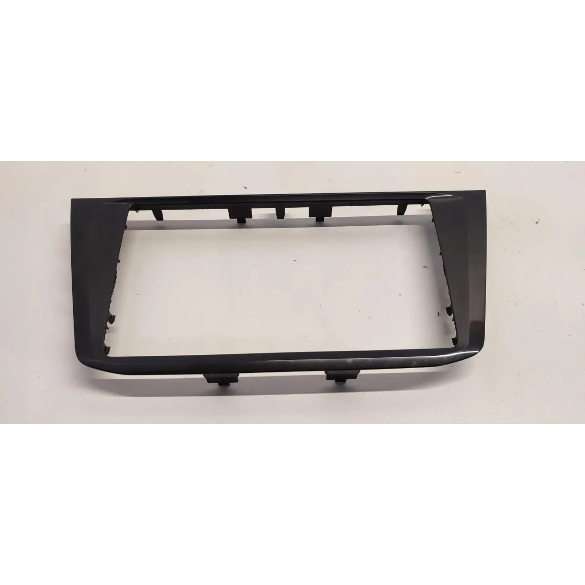 VW TIGUAN II RAMKA RADIA NAWIGACJI 5NA858071D