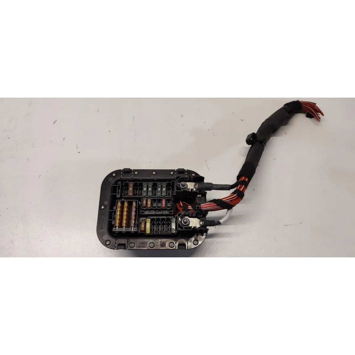 MERCEDES GLC W253 X253 SKRZYNKA BEZPIECZNIKÓW A2225403150