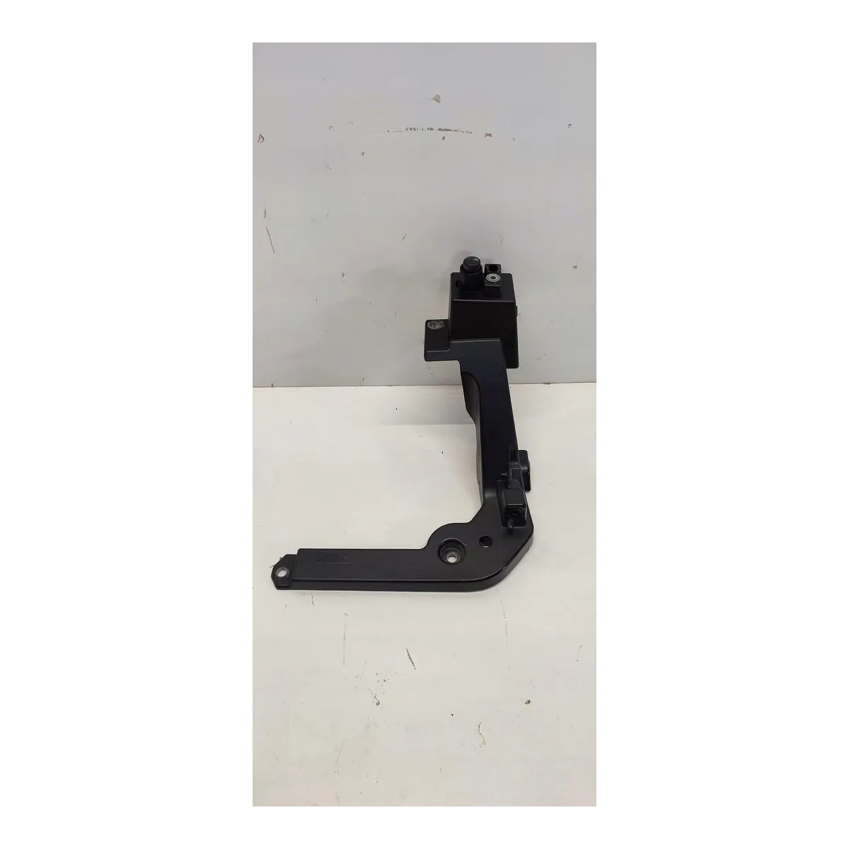 VOLVO XC40 MOCOWANIE BŁOTNIKA LEWE 32318691