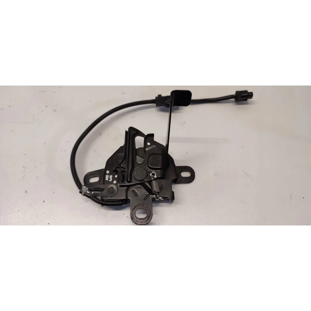 MAZDA 2 TOYOTA YARIS IV ZAMEK MASKI