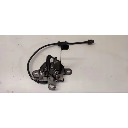 MAZDA 2 TOYOTA YARIS IV ZAMEK MASKI