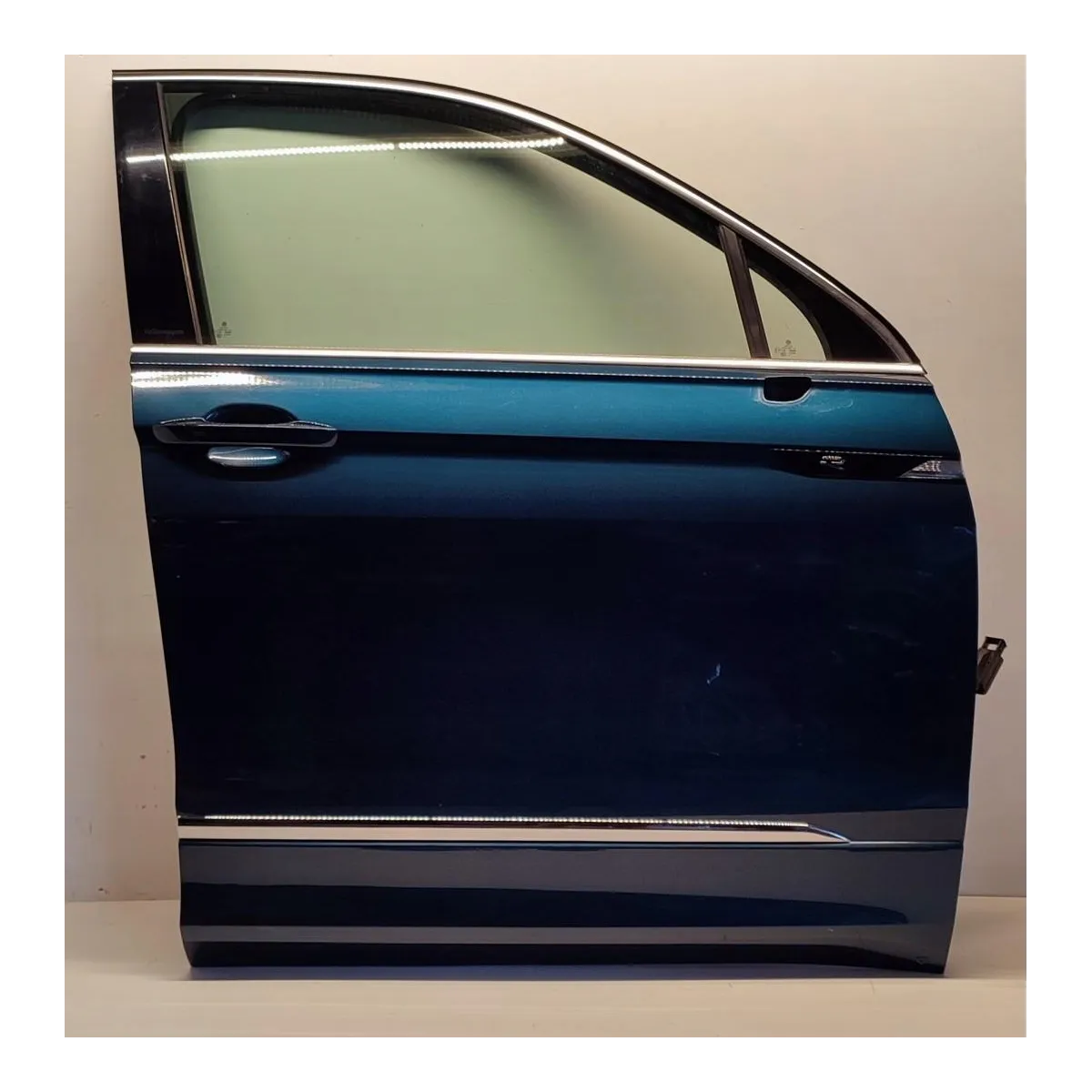 VW TIGUAN II DRZWI PRAWY PRZOD LP5J R-LINE 5NA831056N