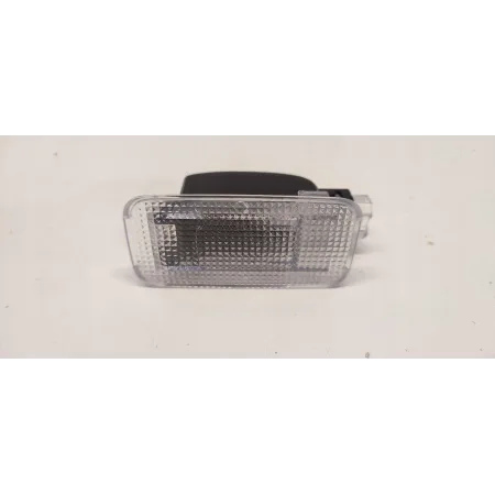 MAZDA 2 TOYOTA YARIS IV LAMPKA KABINY 81330-02060