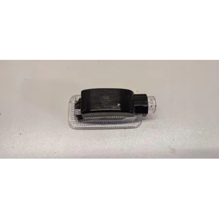 MAZDA 2 TOYOTA YARIS IV LAMPKA KABINY 81330-02060