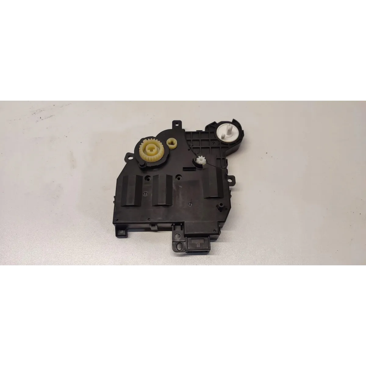 MAZDA 2 TOYOTA YARIS IV SILNICZEK NAGRZEWNICY 063800-9090