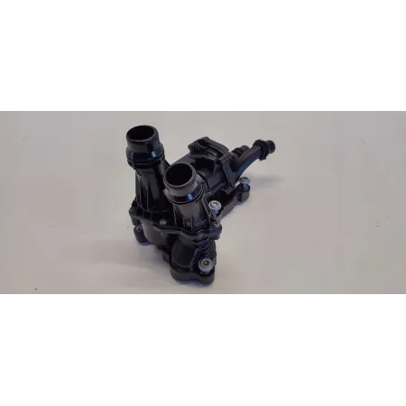 VW TIGUAN II OBUDOWA TERMOSTATU 05L121111Q