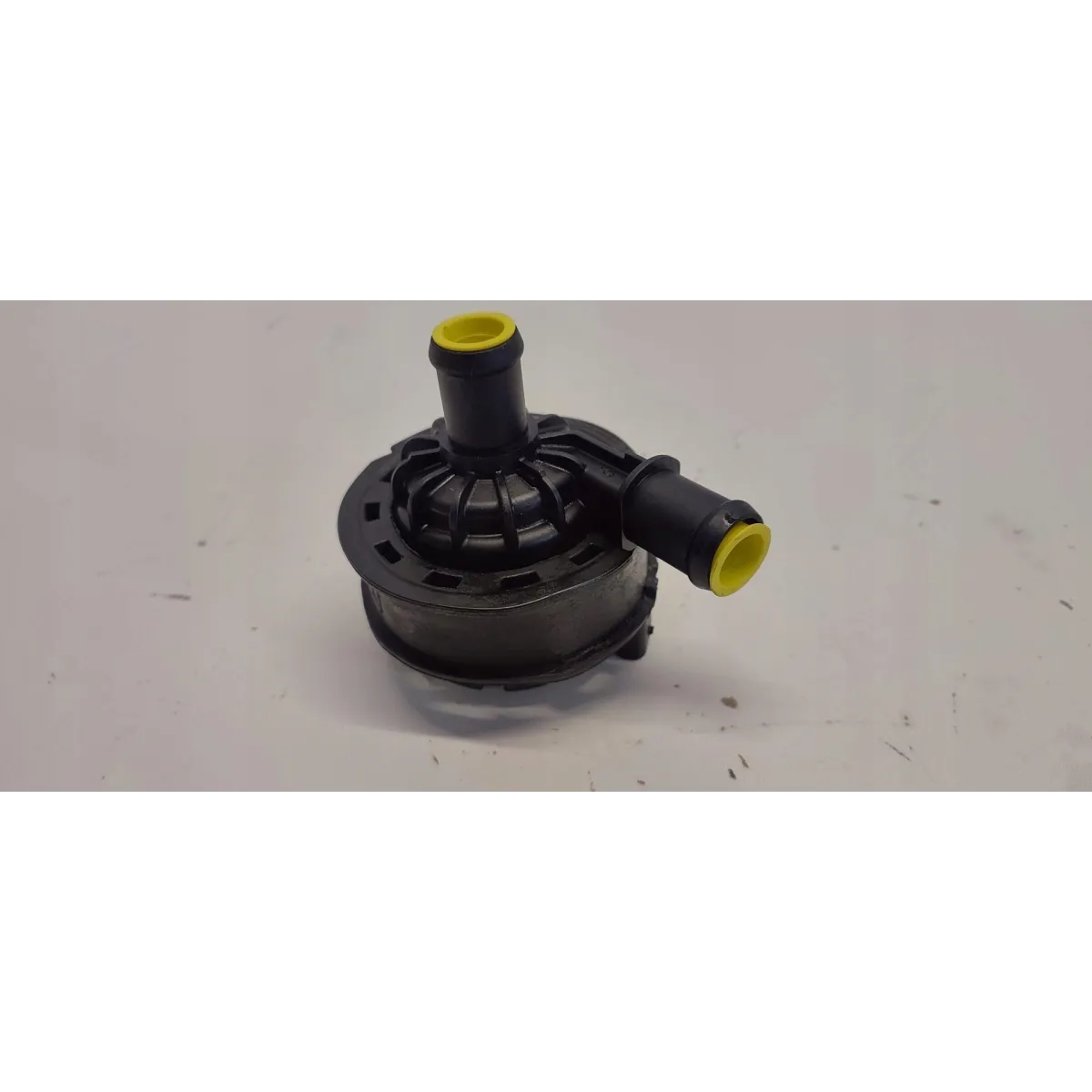 TIGUAN II POMPKA WODY 2.0 TDI 3Q0965567E