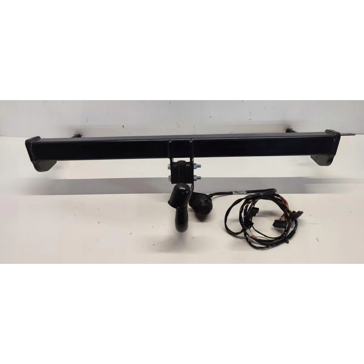 VW TAYRON HAK HOLOWNICZY TOW TRUST