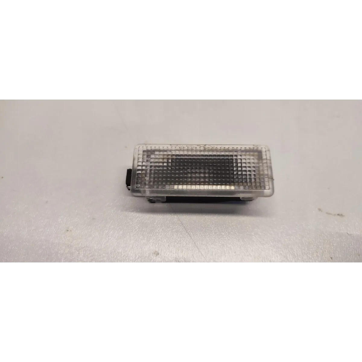 MERCEDES X117 CLA LAMPKA KABINY A0028201401