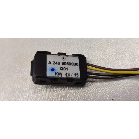 MERCEDES X117 CLA OŚWIETLENIE BOCZKA DRZWI A2469069800