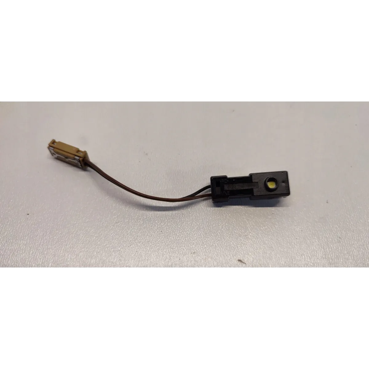 AUDI Q3 8U LAMPKA KABINY 8U0947356