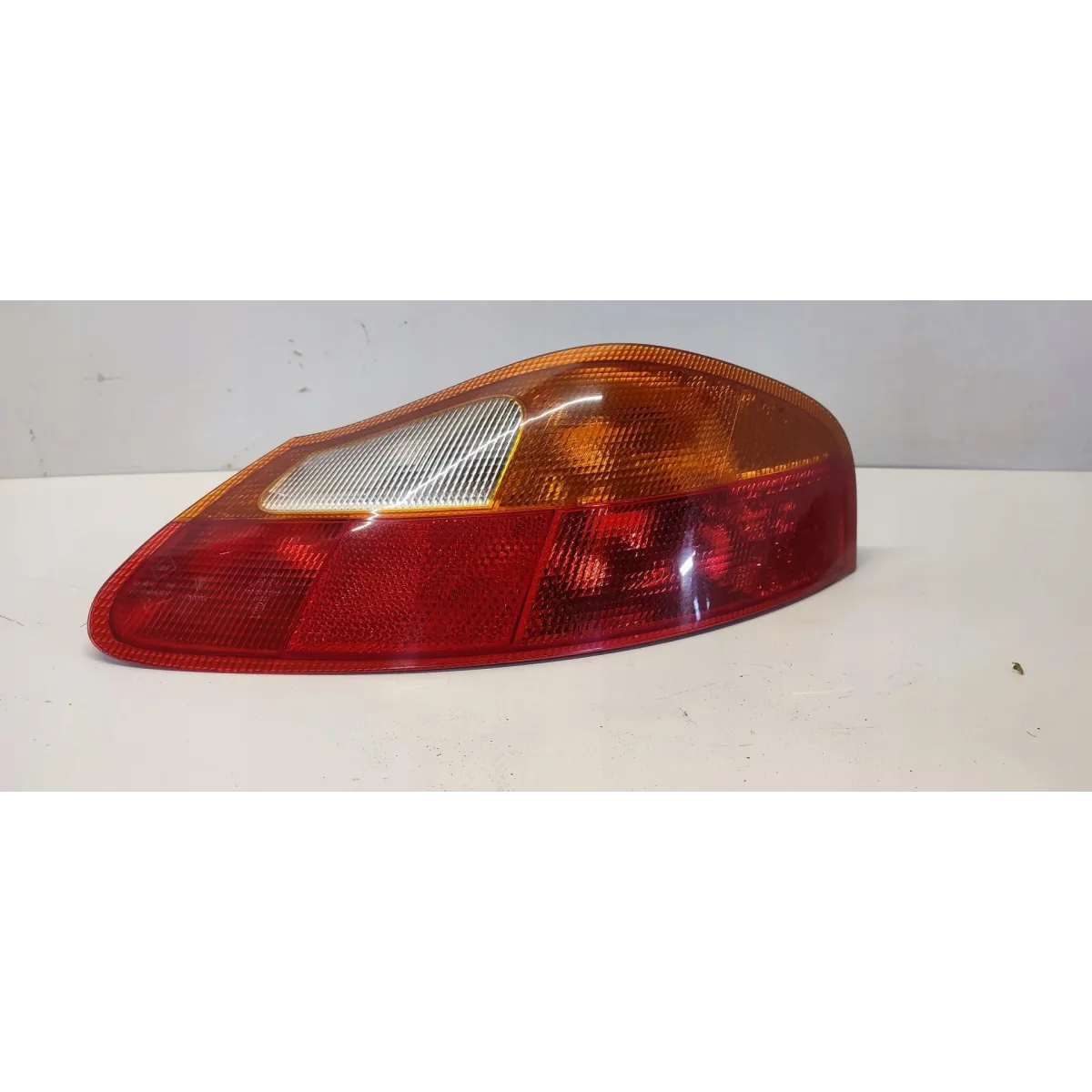 PORSCHE BOXSTER 986 LAMPA PRAWY TYŁ 98663144203 98663144205