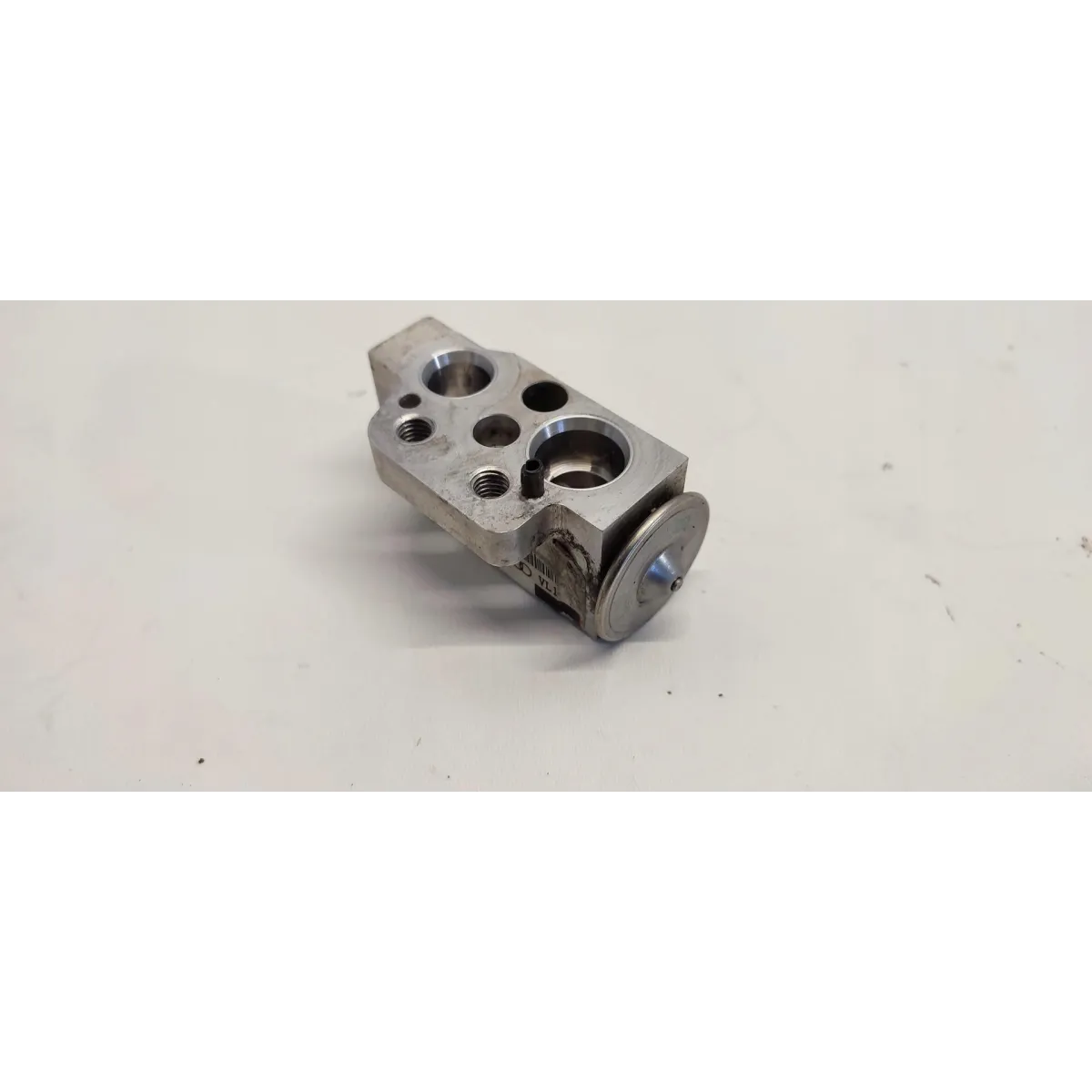 AUDI Q3 8U ZAWÓR ROZPRĘŻNY KLIMATYZACJI 8U0820679