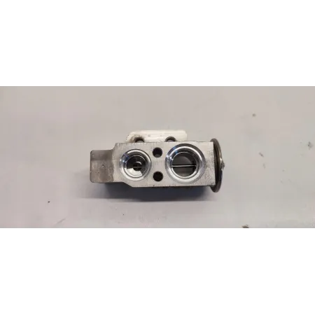 AUDI Q3 8U ZAWÓR ROZPRĘŻNY KLIMATYZACJI 8U0820679