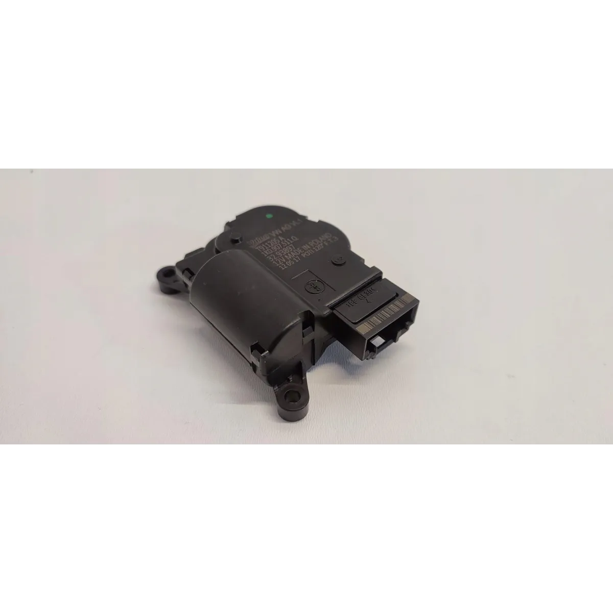 AUDI Q3 8U SILNICZEK NAGRZEWNICY 1K0907511Q