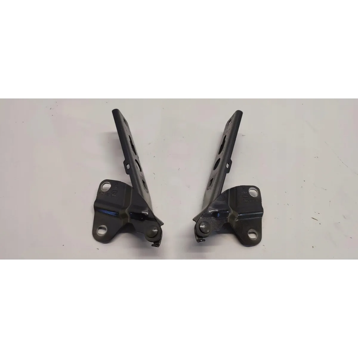 AUDI Q3 8U ZAWIASY MASKI KOMPLET LZ7S 8U0823302 8U0823301