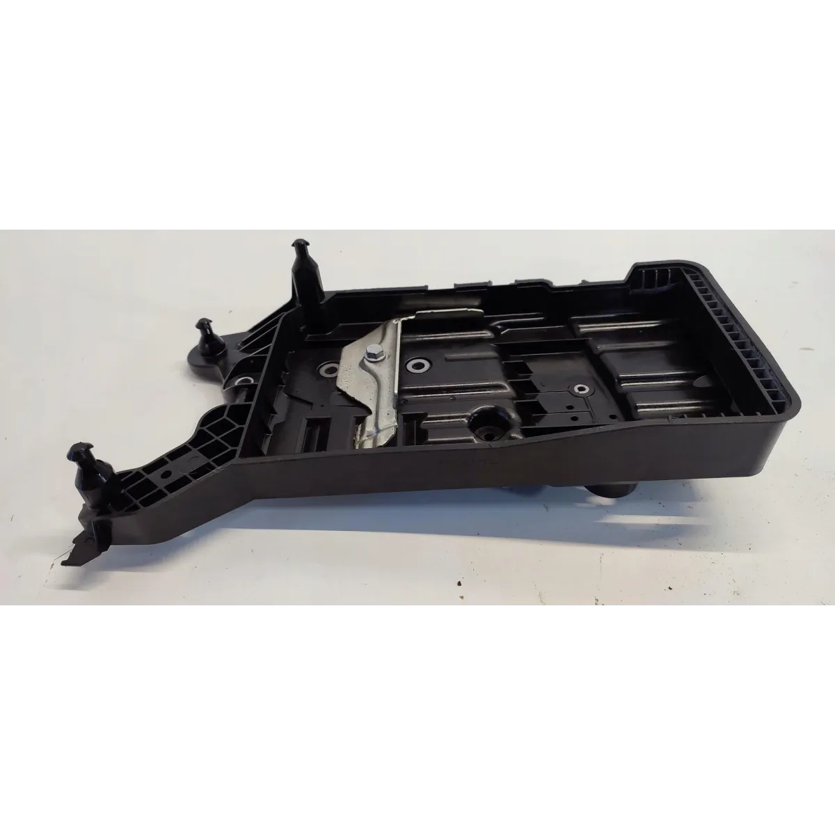 VW TIGUAN II PODSTAWA AKUMULATORA 5QF915331C