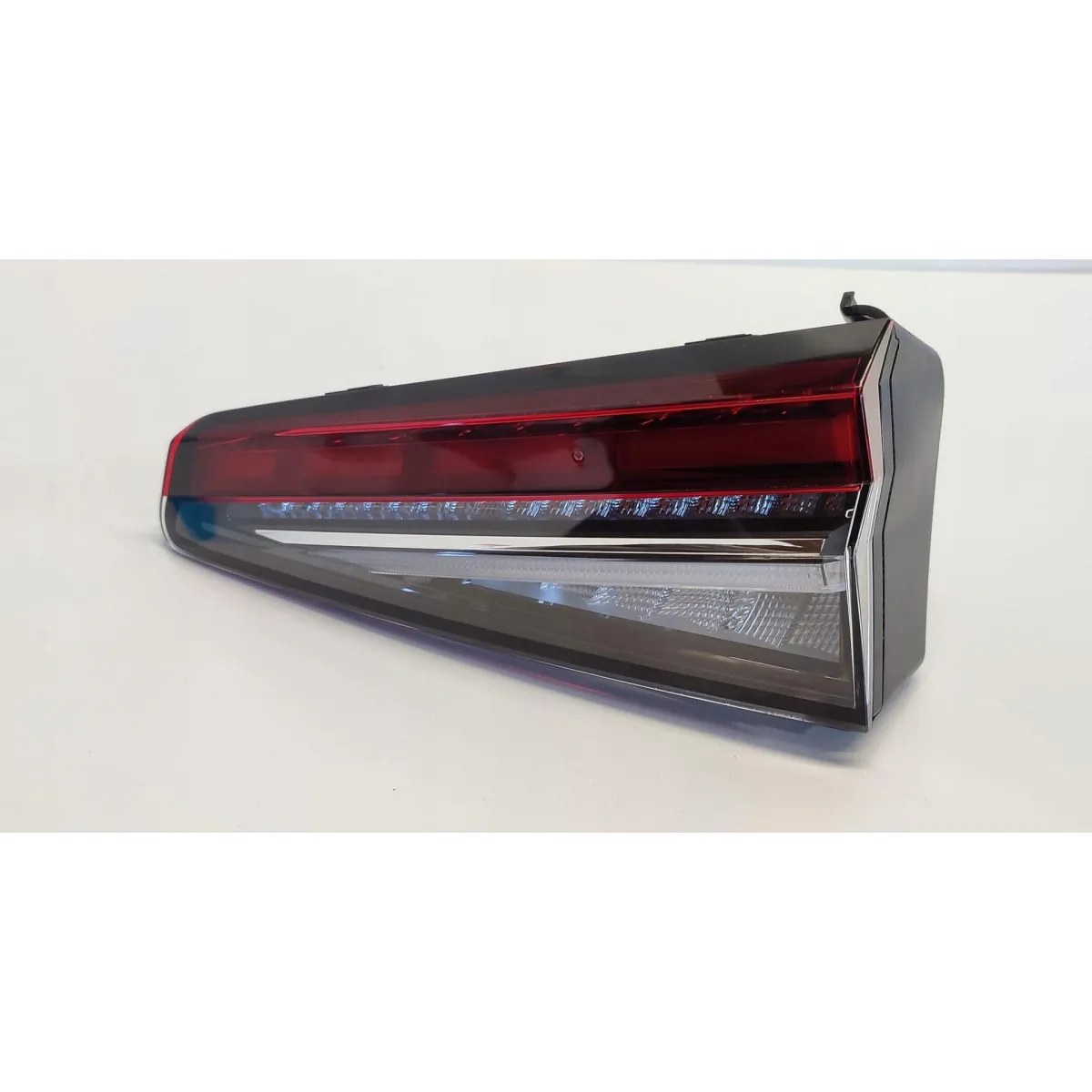 SKODA SUPERB 4 LAMPA PRAWY TYŁ LED 3P0945308