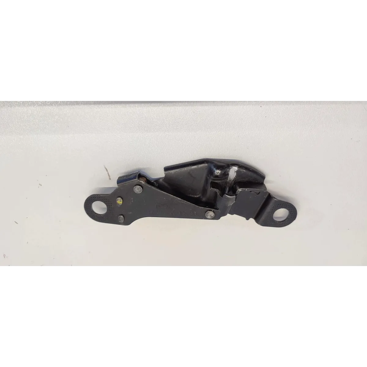 MERCEDES SL R230 ZAMEK DACHU LEWY A2307901377