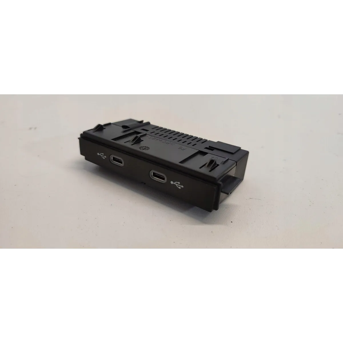 VW TAYRON PORT GNIAZDO USB 5NA035700