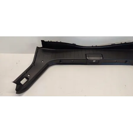 MERCEDES W211 OSŁONA PASA PROGU BAGAŻNIKA A2116900641